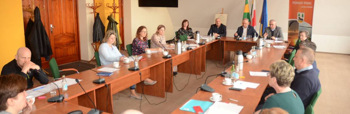 Spotkanie dyrektorów szkół i placówek powiatu piskiego w Starostwie Powiatowym w Piszu 