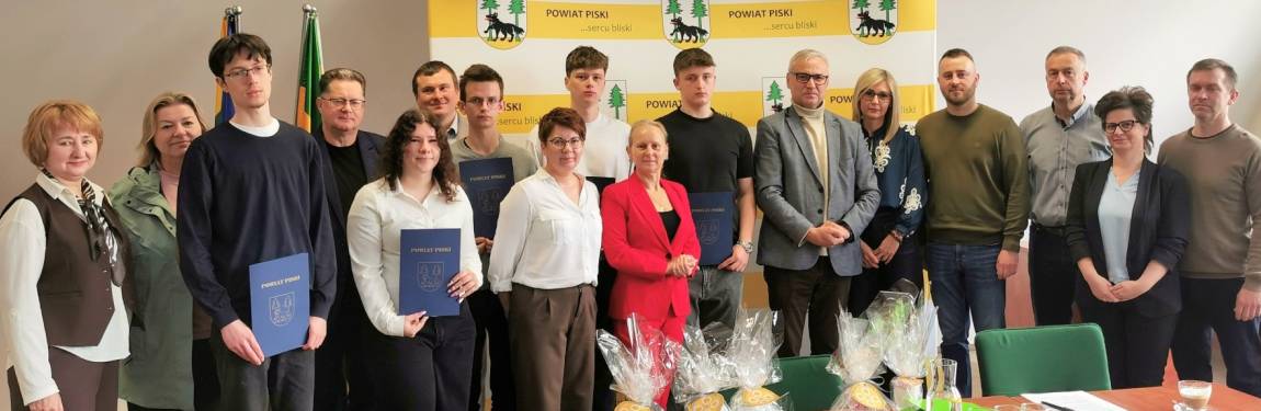 Stypendia, Starostwo w Piszu, młodzież