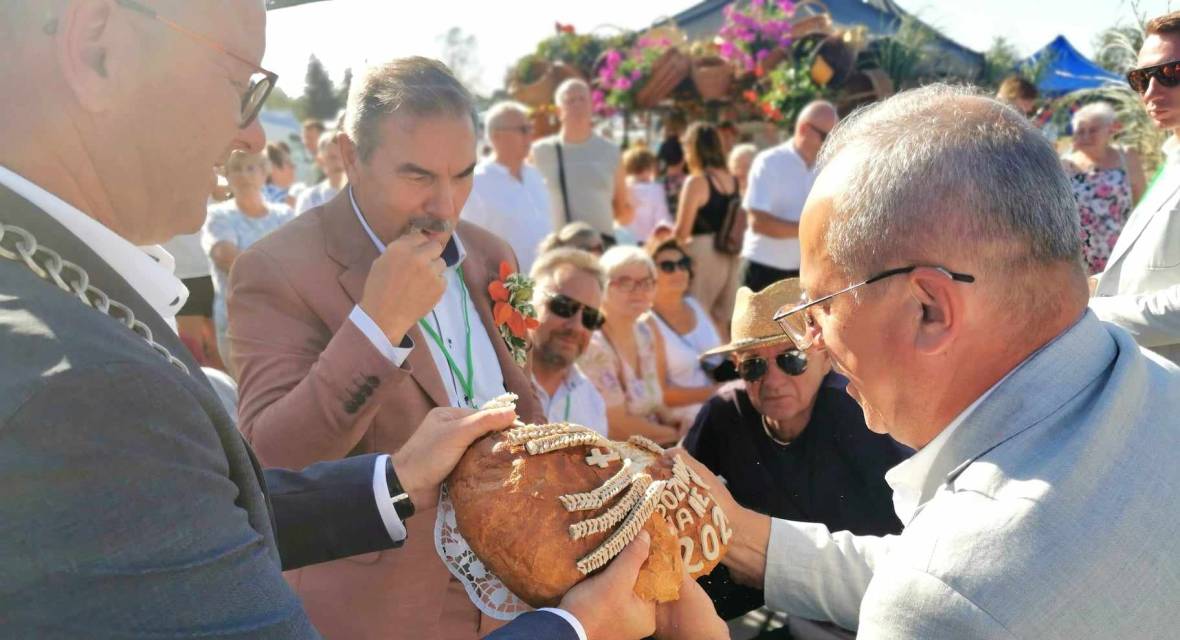 Dożynki, dzielenie się chlebem