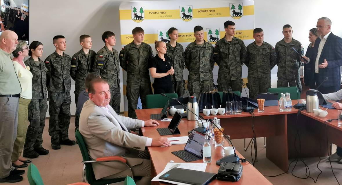 Wręczenie nagród, sesja, rada powiatu, młodzież